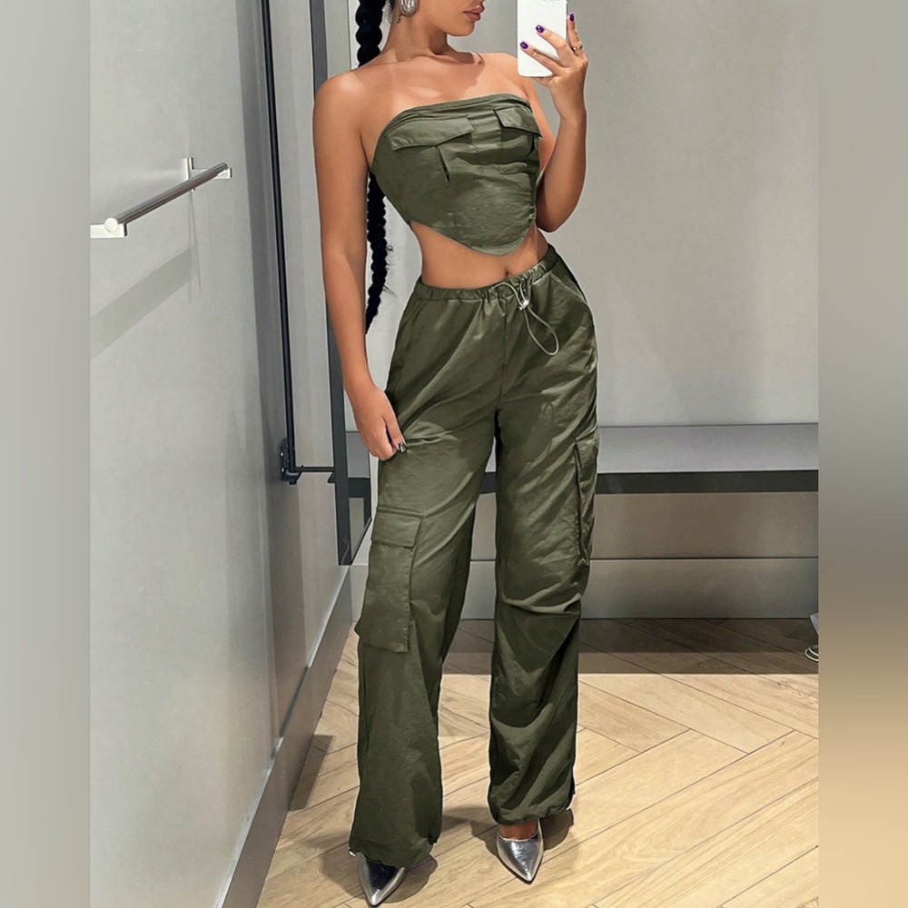 SHEIN ICON Solid Bandana Tube Top & Cargo Pants